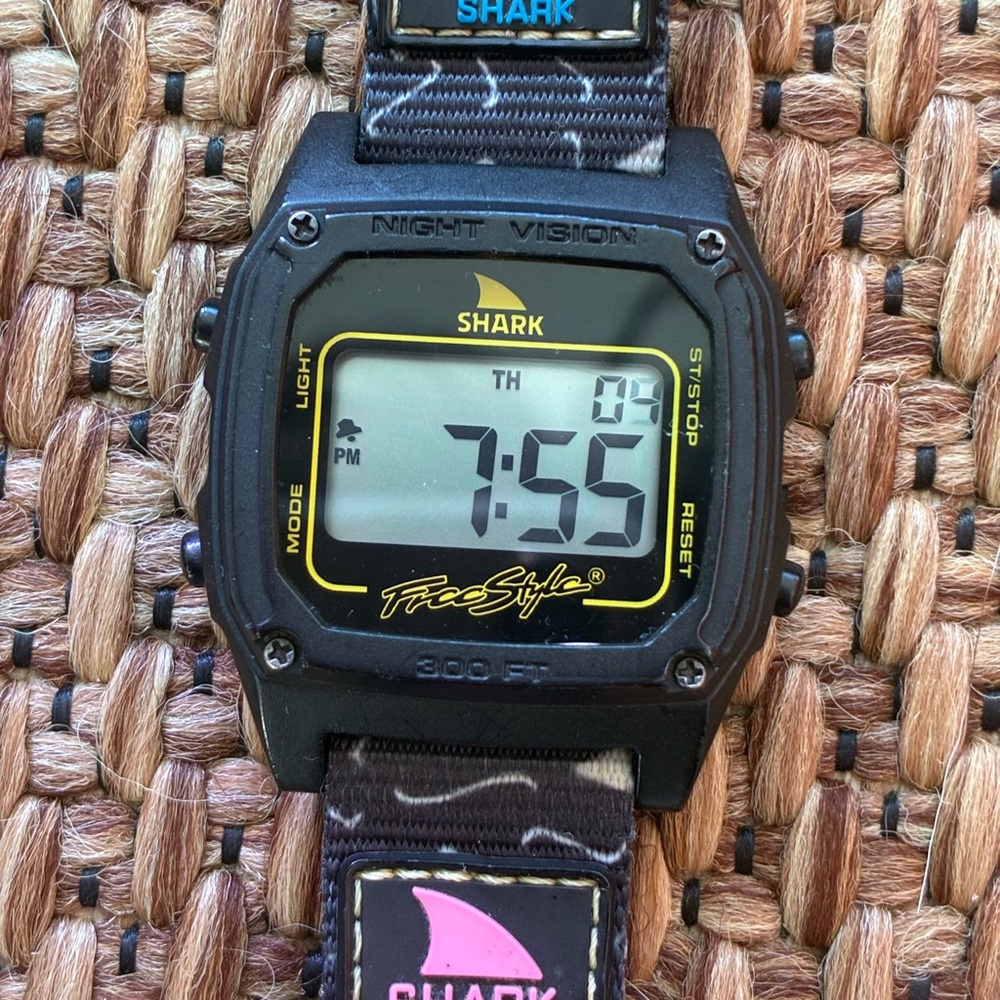 Freestyle Shark Watch Waterproof Clip Digital (not a smartwatch!)